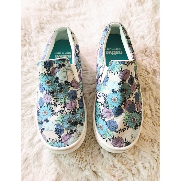 Moving Sale NWOT - Native Shoes | Miles Denim Print | Size 7 Womens - Picture 3 of 9